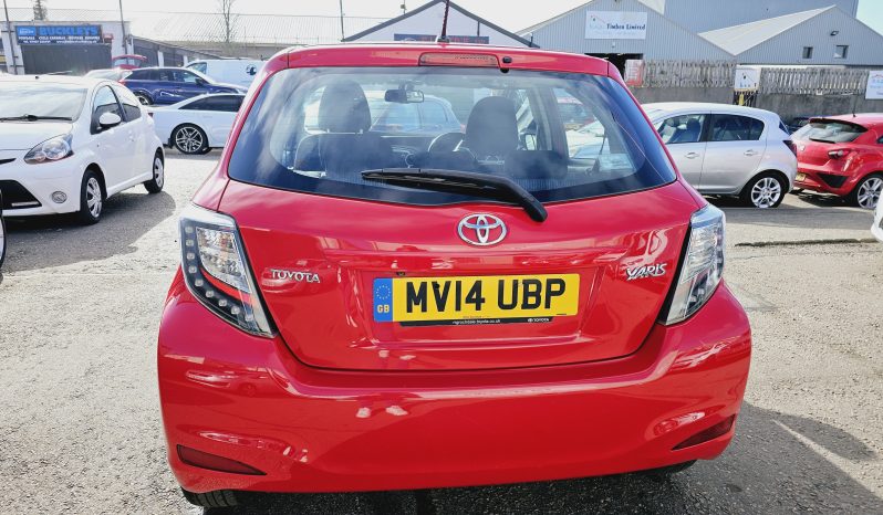 2014 Red Toyota Yaris Vvt-icon 1.3.Petrol.9 Stamps ..Full Mot 26. 5 Door. £4995 full