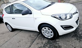 2014 White Hyundai i20 Classic 1.2 L petrol, full year MOT. 77k Miles.£35 tax.Ulez free.Aux.FSH. 1 Owner £2995 full