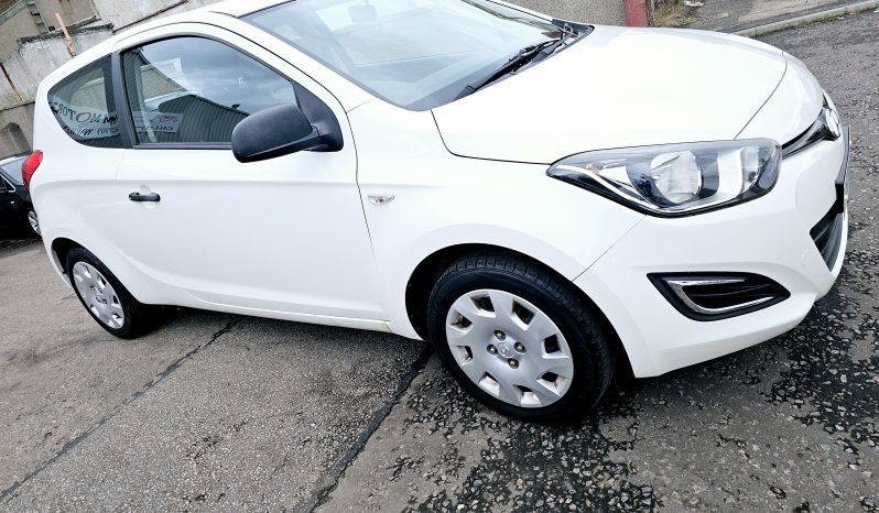 2014 White Hyundai i20 Classic 1.2 L petrol, full year MOT. 77k Miles.£35 tax.Ulez free.Aux.FSH. 1 Owner £2995 full