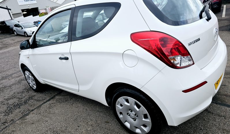 2014 White Hyundai i20 Classic 1.2 L petrol, full year MOT. 77k Miles.£35 tax.Ulez free.Aux.FSH. 1 Owner £2995 full
