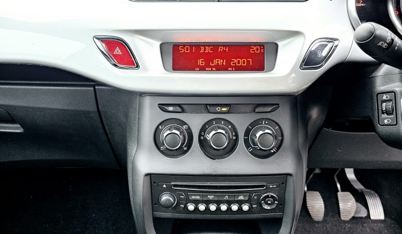 37k miles! 2013 White Citron DS3 Dsign,1.2L Petrol.MOT March 2026.Ulez free.FSH.1 Owner £3495    full