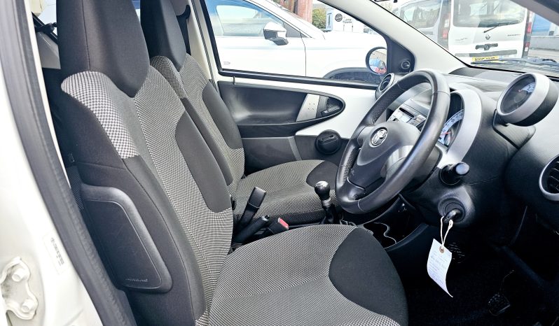 56k Miles! 2013 White TOYOTA AYGO VVT-I FIRE, 1L petrol.MOT August 2026.5Dr.£20 Tax.FSH.Ulez free.1 Owner £3950 full