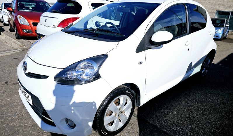 56k Miles! 2013 White TOYOTA AYGO VVT-I FIRE, 1L petrol.MOT August 2026.5Dr.£20 Tax.FSH.Ulez free.1 Owner £3950 full
