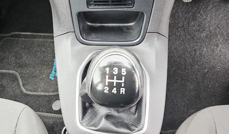 2013 Blue Ford Fiesta Style 1.2 petrol. 5Dr.. full year MOT.58k Miles. Ulez free £4595 full