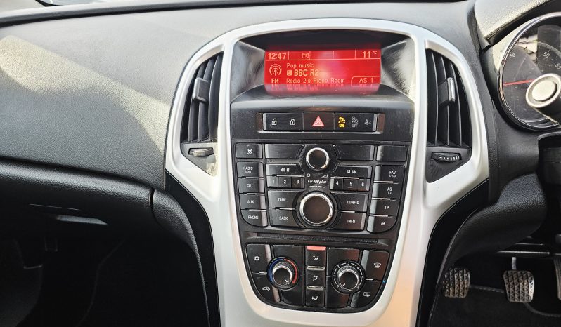 52k miles! 2015 Silver Vauxhall Astra Excite, 1.4L petrol. MOT November 2026. 5dr. aux, ac.FSH.Ulez free.1 Owner £4495 full