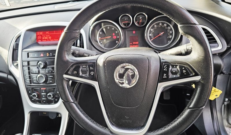 52k miles! 2015 Silver Vauxhall Astra Excite, 1.4L petrol. MOT November 2026. 5dr. aux, ac.FSH.Ulez free.1 Owner £4495 full