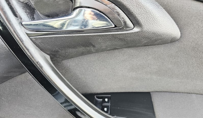 52k miles! 2015 Silver Vauxhall Astra Excite, 1.4L petrol. MOT November 2026. 5dr. aux, ac.FSH.Ulez free.1 Owner £4495 full