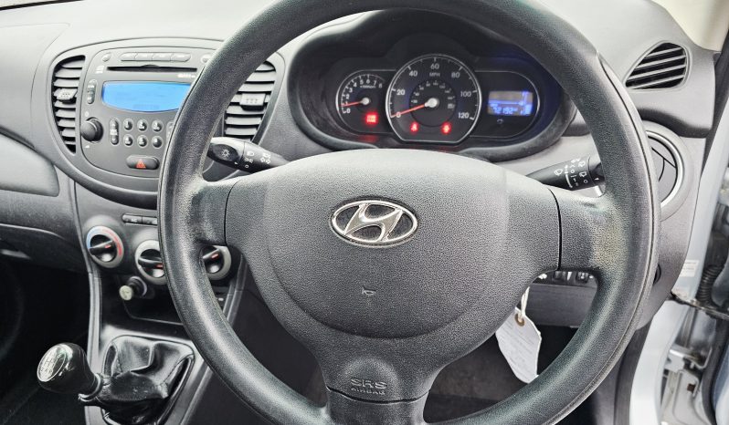 2013 Silver Hyundai i10 Active, 1.2 L petrol, Mot October 2026..5dr. Aux.£20 tax. 72k Miles. Ulez free £3295 full