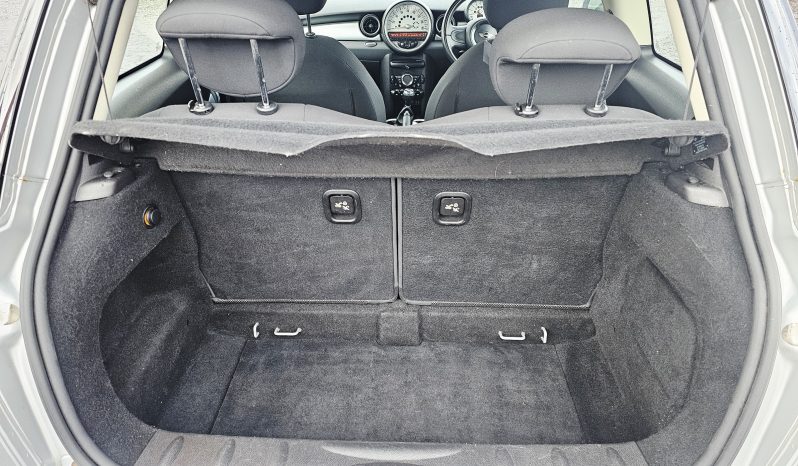 2010 Silver Mini Pepper Pack, 1.6 petrol. 3 door. MOT July 2026.Ulez free £2995 full