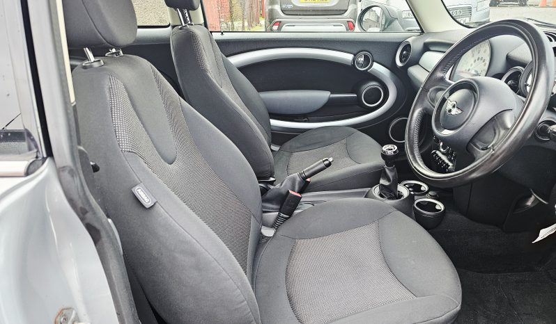 2010 Silver Mini Pepper Pack, 1.6 petrol. 3 door. MOT July 2026.Ulez free £2995 full