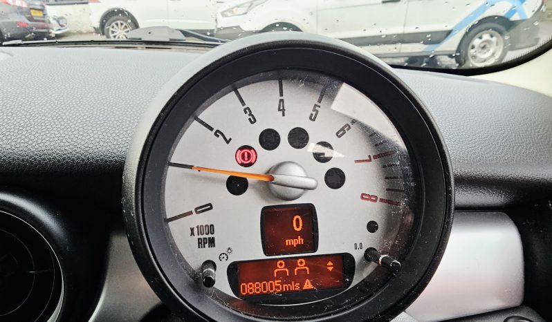 2010 Silver Mini Pepper Pack, 1.6 petrol. 3 door. MOT July 2026.Ulez free £2995 full