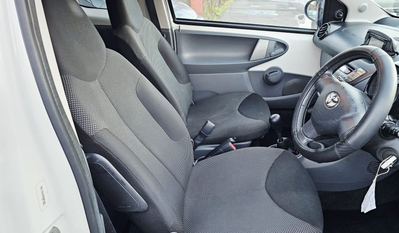 51k Miles! 2012 White TOYOTA AYGO VVT-I FIRE, 1L petrol.MOT June 2026.£20 Tax.FSH.SAT NAV.Ulez free £3495 full