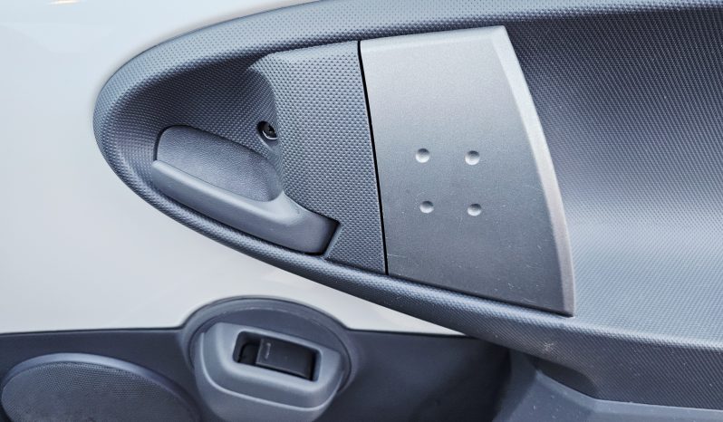 51k Miles! 2012 White TOYOTA AYGO VVT-I FIRE, 1L petrol.MOT June 2026.£20 Tax.FSH.SAT NAV.Ulez free £3495 full