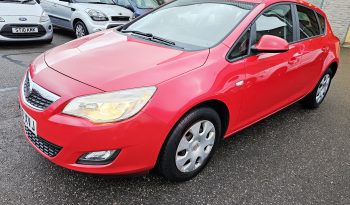 2010 Red Vauxhall Astra Exclusiv, 1.4L petrol. MOT June 2026. 5dr. aux, ac.71k miles.Ulez free £2995 full