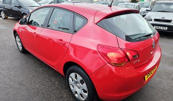 2010 Red Vauxhall Astra Exclusiv, 1.4L petrol. MOT June 2026. 5dr. aux, ac.71k miles.Ulez free £2995 full