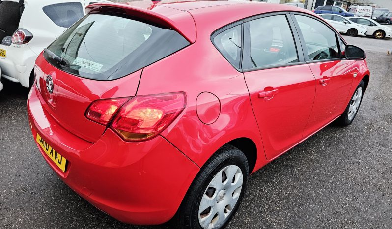 2010 Red Vauxhall Astra Exclusiv, 1.4L petrol. MOT June 2026. 5dr. aux, ac.71k miles.Ulez free £2995 full