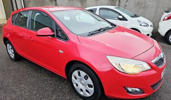 2010 Red Vauxhall Astra Exclusiv, 1.4L petrol. MOT June 2026. 5dr. aux, ac.71k miles.Ulez free £2995 full