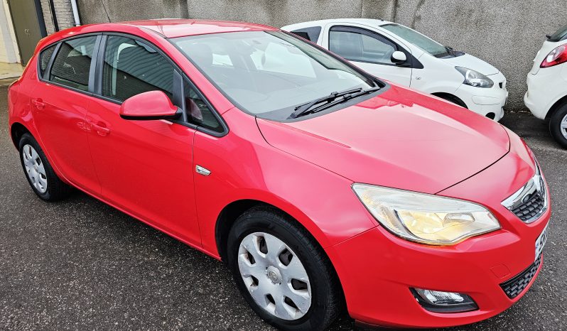 2010 Red Vauxhall Astra Exclusiv, 1.4L petrol. MOT June 2026. 5dr. aux, ac.71k miles.Ulez free £2995 full