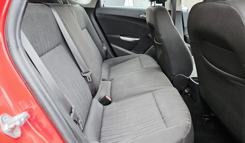 2010 Red Vauxhall Astra Exclusiv, 1.4L petrol. MOT June 2026. 5dr. aux, ac.71k miles.Ulez free £2995 full