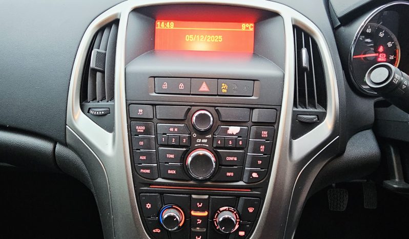 2010 Red Vauxhall Astra Exclusiv, 1.4L petrol. MOT June 2026. 5dr. aux, ac.71k miles.Ulez free £2995 full