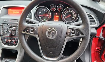 2010 Red Vauxhall Astra Exclusiv, 1.4L petrol. MOT June 2026. 5dr. aux, ac.71k miles.Ulez free £2995 full