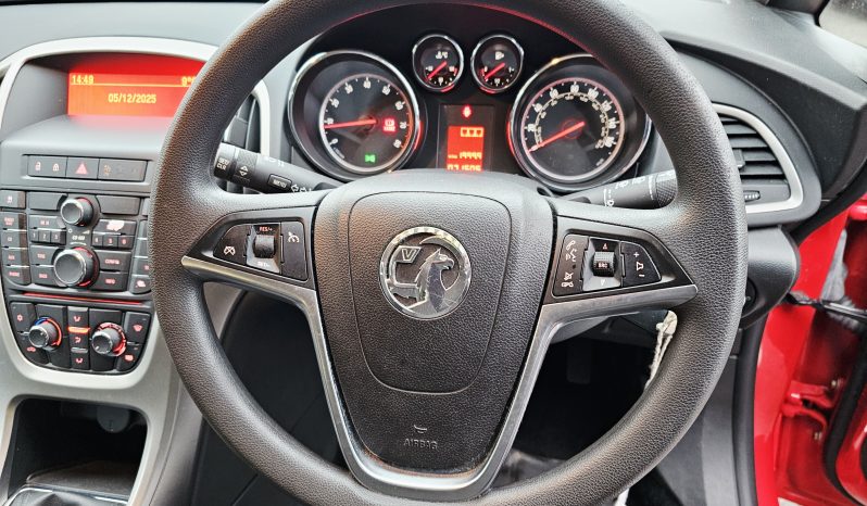 2010 Red Vauxhall Astra Exclusiv, 1.4L petrol. MOT June 2026. 5dr. aux, ac.71k miles.Ulez free £2995 full