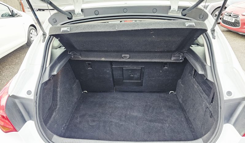 2015 White Vauxhall Astra Limited Edition, 1.6L petrol. MOT August 2026. 5dr. aux, ac.FSH.Ulez free.£3495 full