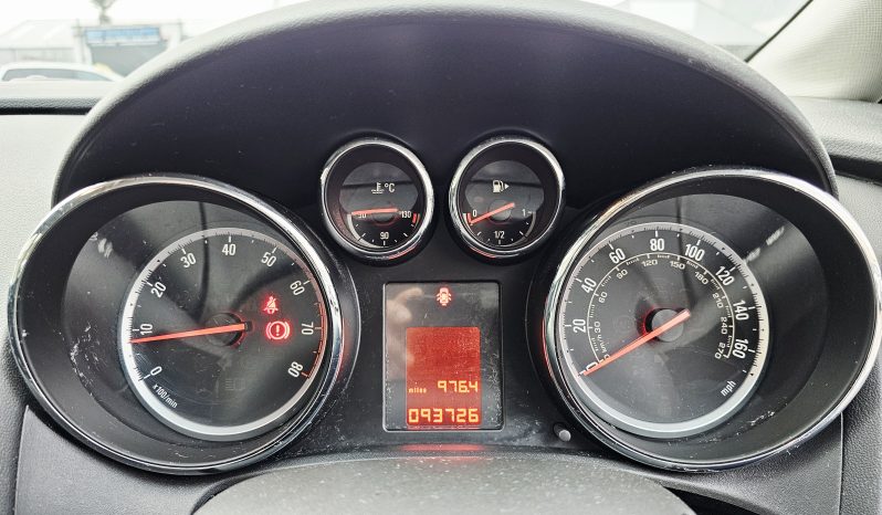 2015 White Vauxhall Astra Limited Edition, 1.6L petrol. MOT August 2026. 5dr. aux, ac.FSH.Ulez free.£3495 full