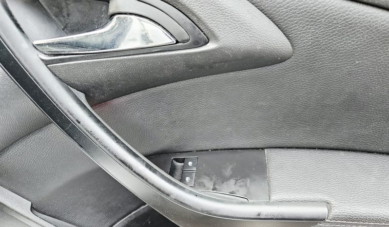 2015 White Vauxhall Astra Limited Edition, 1.6L petrol. MOT August 2026. 5dr. aux, ac.FSH.Ulez free.£3495 full