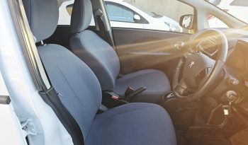 Automatic! 6k Miles! 2016 White Peugeot iOn, full electric.MOT May 2026. Ulez free.1 Owner £5995 full