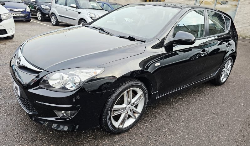 45k miles! 2011 Hyundai i30 Premium CRDI,1.4L Diesel.MOT September 2026. 5dr.£35 Tax.Aux.FSH.2 Owner £2995 full