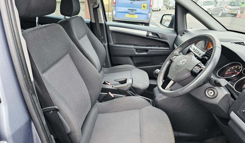 2011 Silver Vauxhall ZAFIRA Exclusive.7 seats, 1.8L Petrol.MOT November 2026.Low miles.FSH.ulez free.2 Owner £2495 full