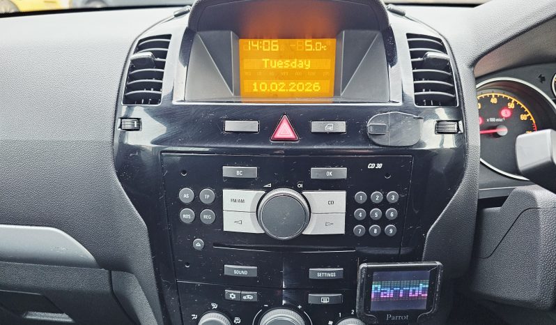 2011 Silver Vauxhall ZAFIRA Exclusive.7 seats, 1.8L Petrol.MOT November 2026.Low miles.FSH.ulez free.2 Owner £2495 full