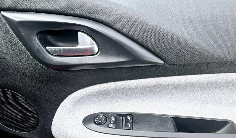 2016 Red DS3 Dstyle Dsign,1.2L petrol .MOT November 2026.Low Miles.FSH.Ulez free £3995 full