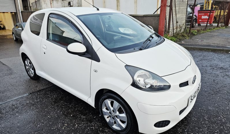 51k Miles! 2012 White TOYOTA AYGO VVT-I FIRE, 1L petrol.MOT March 2027.£20 Tax.FSH.SAT NAV.Ulez free £3495 full