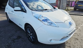 Automatic! 2015 White Nissan Leaf 80kw Tekna .MOT February 2027.5Dr.61k Miles.FSH.Heated Seats.Reverse Camera.Ulez free £3795 full