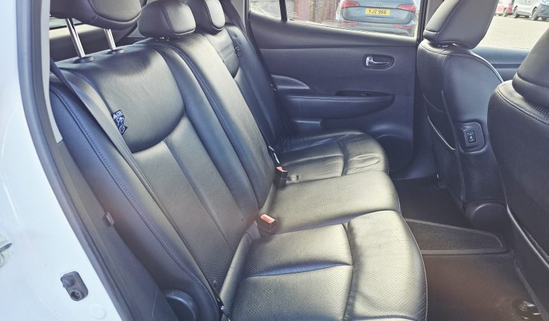 Automatic! 2015 White Nissan Leaf 80kw Tekna .MOT February 2027.5Dr.61k Miles.FSH.Heated Seats.Reverse Camera.Ulez free £3795 full