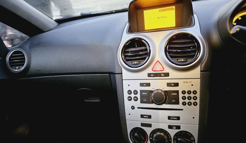 2011 White Vauxhall CORSA Excite, 1.2 PETROL, MOT March 2027.5Dr.Low miles. Ulez free £1995    full