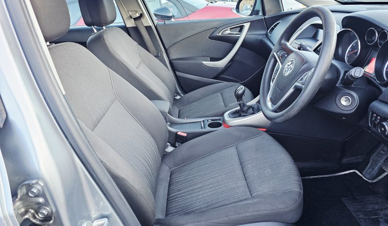 2010 Silver Vauxhall Astra Exclusiv, 1.6L petrol.MOT April 2027. 5dr. aux, ac.61k miles.Ulez free.2 Owner £2495 full