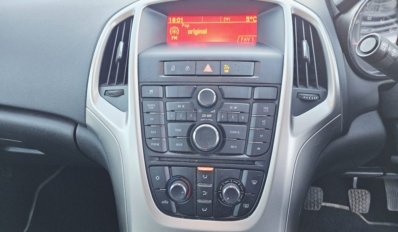 2010 Silver Vauxhall Astra Exclusiv, 1.6L petrol.MOT April 2027. 5dr. aux, ac.61k miles.Ulez free.2 Owner £2495 full