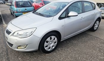 38k Miles! 2010 Silver Vauxhall Astra Exclusiv, 1.4L petrol.MOT October 2026. 5dr. aux, ac.Ulez free.FSH.1 Owner £2995 full