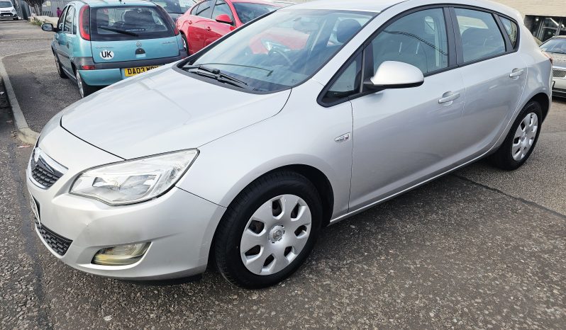 38k Miles! 2010 Silver Vauxhall Astra Exclusiv, 1.4L petrol.MOT October 2026. 5dr. aux, ac.Ulez free.FSH.1 Owner £2995 full