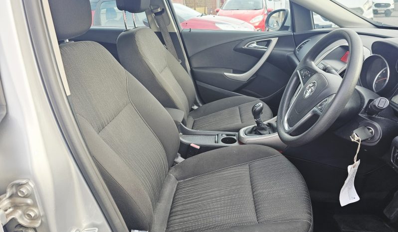 38k Miles! 2010 Silver Vauxhall Astra Exclusiv, 1.4L petrol.MOT October 2026. 5dr. aux, ac.Ulez free.FSH.1 Owner £2995 full