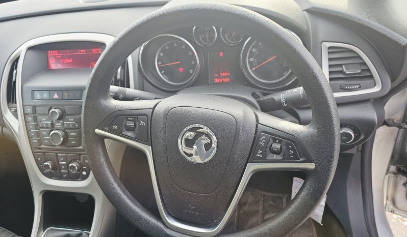 38k Miles! 2010 Silver Vauxhall Astra Exclusiv, 1.4L petrol.MOT October 2026. 5dr. aux, ac.Ulez free.FSH.1 Owner £2995 full
