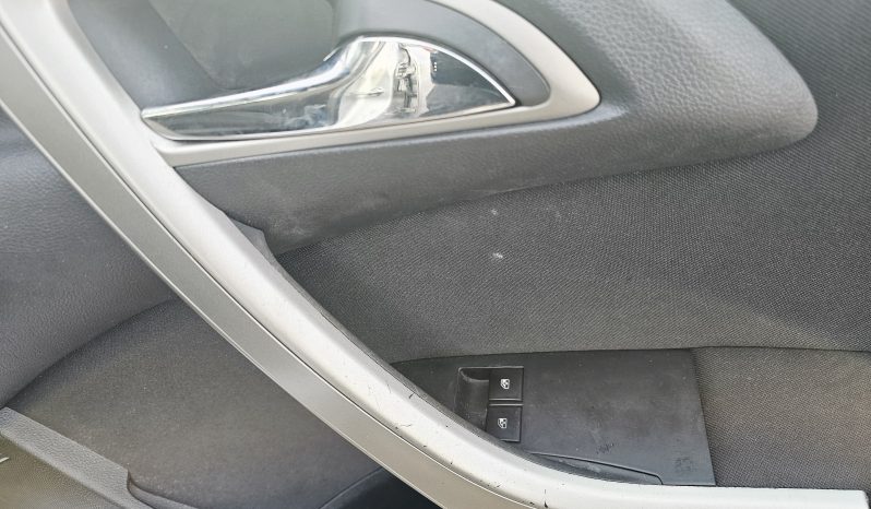 38k Miles! 2010 Silver Vauxhall Astra Exclusiv, 1.4L petrol.MOT October 2026. 5dr. aux, ac.Ulez free.FSH.1 Owner £2995 full