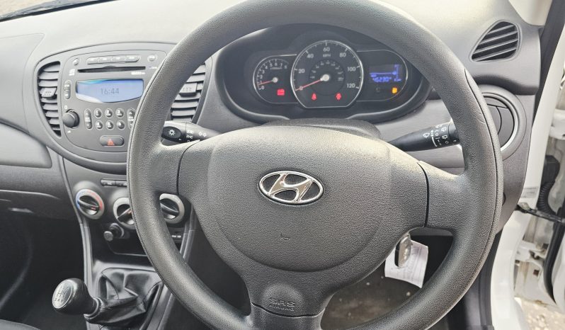46k Miles! 2013 White Hyundai i10 Active, 1.2 L petrol, Mot Octover 2026.5dr. Aux.£20 tax. SH.Ulez free.1 Owner £3495 full
