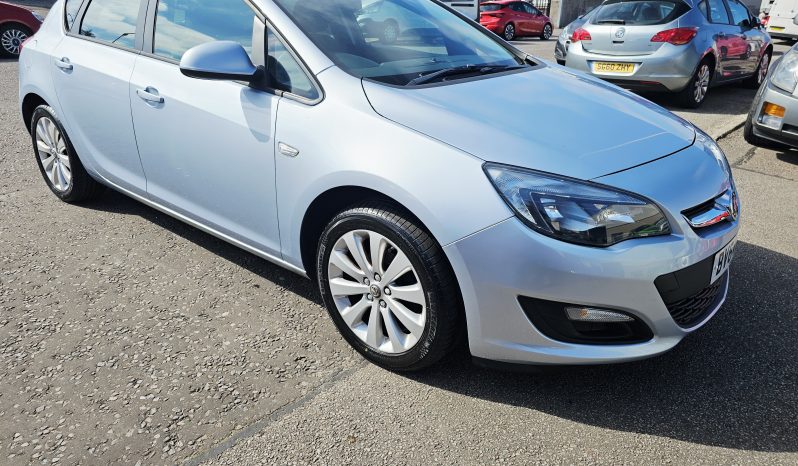 57k miles! 2015 Silver Vauxhall Astra Design, 1.6L petrol. MOT November 2026. 5dr.aux, AC.FSH.Ulez free £4995 full