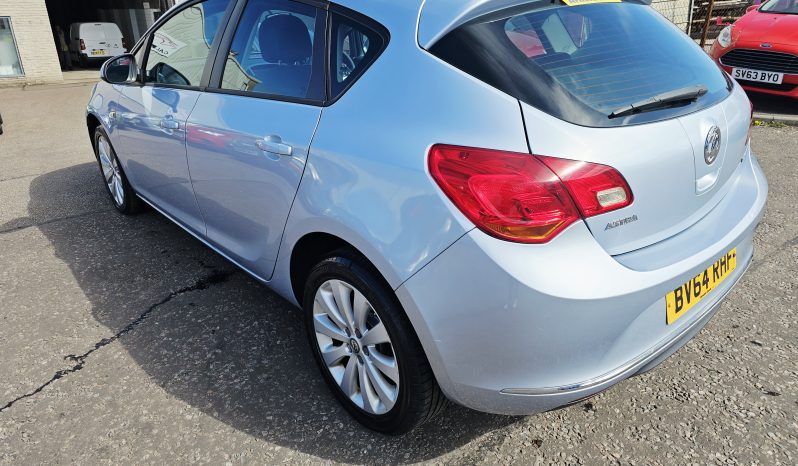 57k miles! 2015 Silver Vauxhall Astra Design, 1.6L petrol. MOT November 2026. 5dr.aux, AC.FSH.Ulez free £4995 full