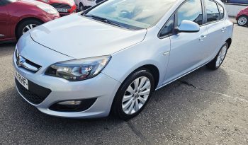 57k miles! 2015 Silver Vauxhall Astra Design, 1.6L petrol. MOT November 2026. 5dr.aux, AC.FSH.Ulez free £4995 full