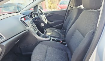 57k miles! 2015 Silver Vauxhall Astra Design, 1.6L petrol. MOT November 2026. 5dr.aux, AC.FSH.Ulez free £4995 full